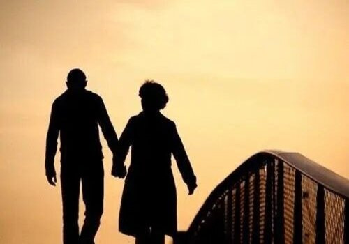 夫妻共同房产离婚怎么分配